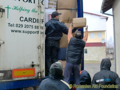 Unloading at Dealu Mare, 27/Mar/2012
Keywords: Mar12;Load12-03;Dealu.Mare;Transport