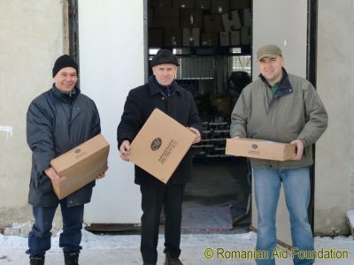 Steve T, Iulian & Beni
Used boxes supplied by Creative Memories
Keywords: Dec10;Dealu.Mare;Warehouses