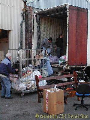 Loading at Billingshurst, 14/Jan/2012
Keywords: Jan12;Unit7;Load12-01;Transport