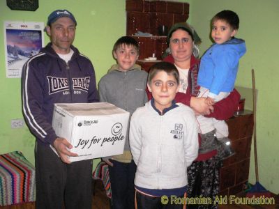 Gift box from Dorcas Aid, Netherlands
Keywords: Feb12;Dorcas;Fam-Cobila