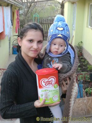 Madalina (and Sebi) receiving baby milk donated from south Wales
Keywords: Apr12;Fam-Tataraseni;Baby-Milk
