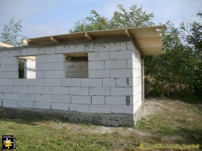 Cow shed and wood store under construction
Keywords: Oct13;Sponsorship;Fam-Prelipca;Housing;PrelipcaHouse