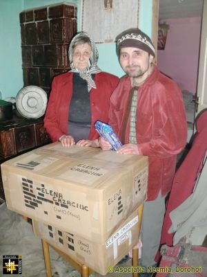 Designated Gift Boxes
Elena Cazaciuc with her son, Viorel 
Keywords: Nov13;Fam-Horlaceni;Sponbox