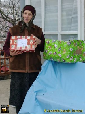 Christmas Box Distribution - Tataraseni
Keywords: Dec13;Jbox13;