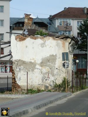 Disappearing Dorohoi
One of the last of the old Jewish houses awaits its fate.
Keywords: jun14;Dorohoi;scenes