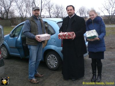 Christmas Boxes for a Remote Village
A parish priest collects Christmas boxes for the children in his congregation.
Keywords: Dec15;Jbox15