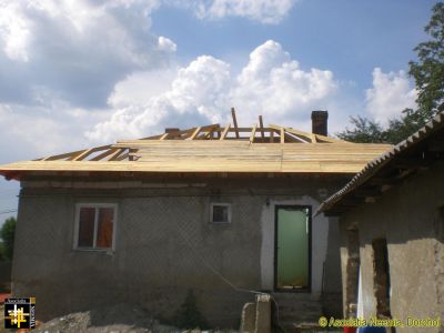 Butnariu House - New Roof
AN assisted Maria Butnariu to purchase materials for the replacement roof.
Keywords: Aug16;Fam-Dorohoi