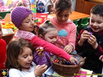 Easter Eggs
Donated Easter eggs were shared between several kindergartens
Keywords: apr17;School-Balinti