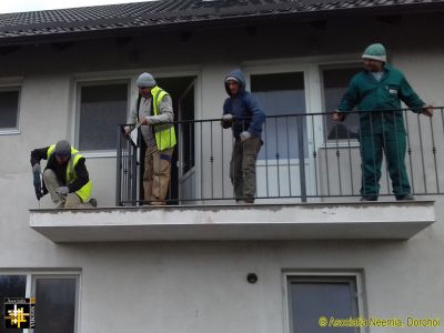 Casa Neemia - Installation of Balcony Balustrades
Dan, Aurel, Costel and Ioan braved icy winds and the threat of snow to install the balustrades.
Keywords: oct17;casa.neemia