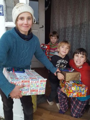 Gifts for the Balinisteanu Family
Keywords: dec17;jbox17