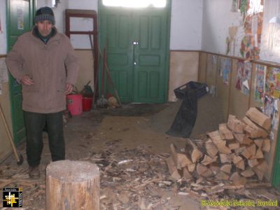 Preparing Firewood for School Classrooms
School Janitor, Marcel, has to keep 7 classrooms clean and warm.
Keywords: Mar18;Pub1803m;wood;school-Balinti