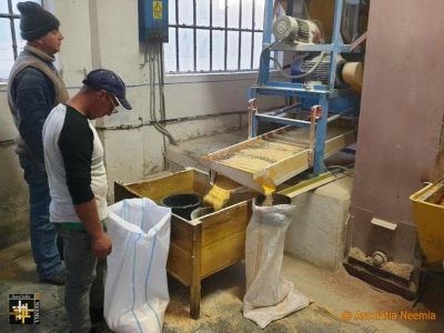 Milling Maize
Maize from our land is milled into flour, for donation during the winter
Keywords: nov20;pub2012d;winter