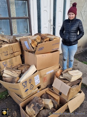 A Donation of Warmth
Family at Vaculesti
Keywords: mar23;firewood
