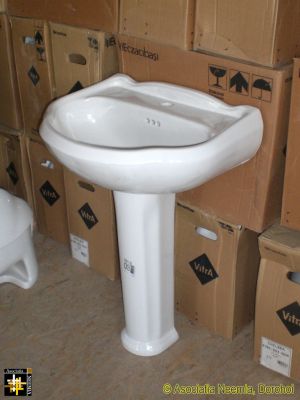 Donated Sanitary Ware
Keywords: Mar16;Casa.Neemia;Pub1604a