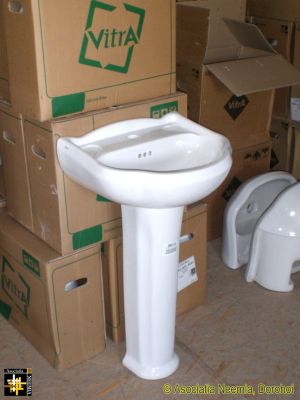 Donated Sanitary Ware
Keywords: Mar16;Casa.Neemia;Pub1604a