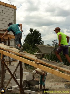 Hauling Concrete
Marian and Ionut above; Vali below
Keywords: jul15;Casa.Neemia