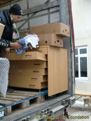 Chipboard furniture doesn't travel!
Keywords: Mar12;Load12-02;Warehouses;Dealu.Mare