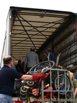 Loading at Billingshurst, 03rd March 2012
Keywords: Mar12;Load12-02;Unit7