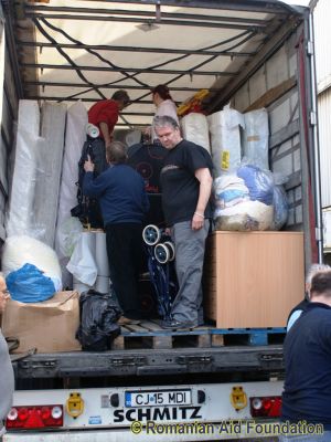 Loading at Billingshurst, 03rd March 2012
Keywords: Mar12;Load12-02;Unit7