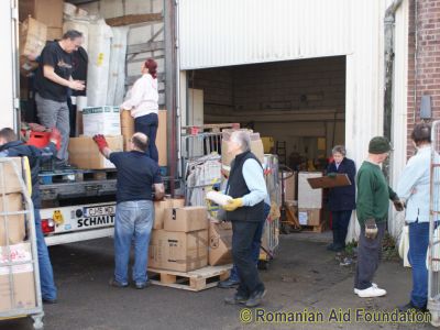 Loading at Billingshurst, 03rd March 2012
Keywords: Mar12;Load12-02;Unit7