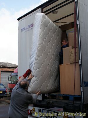 Loading at Billingshurst, 03rd March 2012
Keywords: Mar12;Load12-02;Unit7