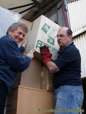 Loading at Billingshurst, 03rd March 2012
Keywords: Mar12;Load12-02;Unit7