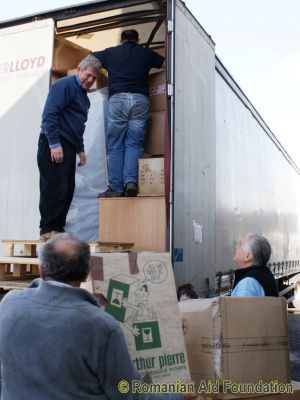 Loading at Billingshurst, 03rd March 2012
Keywords: Mar12;Load12-02;Unit7