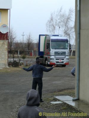 Unloading at Dealu Mare, 27/Mar/2012
Keywords: Mar12;Load12-03;Dealu.Mare;Transport