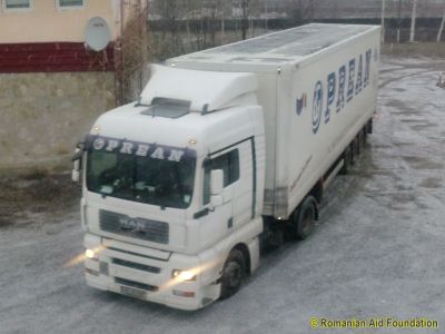 The lorry arrives
Keywords: Dec12;Load12-09