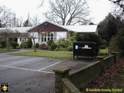 Clothing Drop Box
Drop box at St Francis's Church, Balcombe Road, Horley, for clothing donations.
Keywords: Feb14;Packing