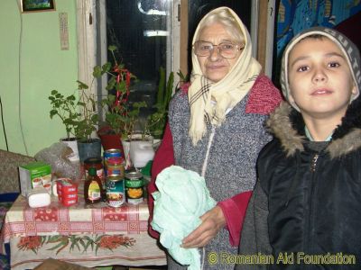 Donated Food
Keywords: Dec09;Fam-Dorohoi;Fam-Dorohoi;Food-Donation