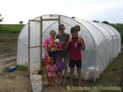 Polytunnel at Iezer
Keywords: May10;Fam-Iezer
