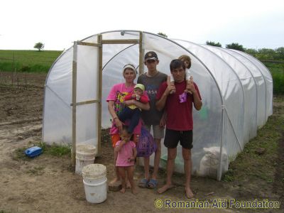 Polytunnel at Iezer
Keywords: May10;Fam-Iezer