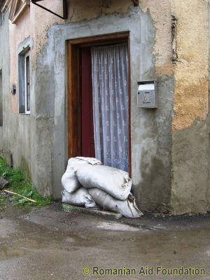 Mugurel managed to keep his house dry
Keywords: Jun10;Flood2010;Fam-Dorohoi;Fam-Dorohoi