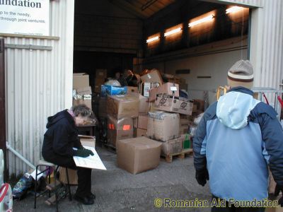 Loading at Billingshurst, 14/Jan/2012
Keywords: Jan12;Unit7;Load12-01;Transport