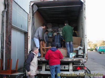 Loading at Billingshurst, 14/Jan/2012
Keywords: Jan12;Unit7;Load12-01;Transport