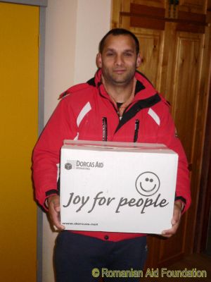 Gift box from Dorcas Aid, Netherlands.
Keywords: Mar12;Dorcas;Fam-Dorohoi;AN-team