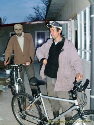 Keywords: Apr12;Fam-Tataraseni;Bicycles;