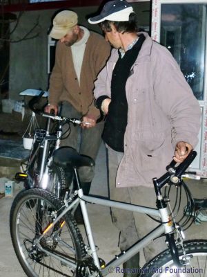 Keywords: Apr12;Fam-Tataraseni;Bicycles;