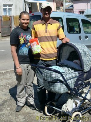 Rimbu family receiving baby milk donated from south Wales
Keywords: Apr12;Fam-Dorohoi;Rimbu.C;Baby-Milk