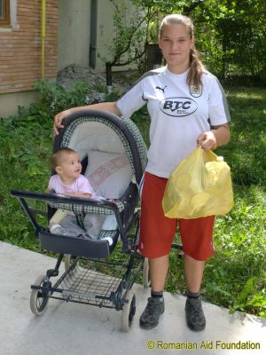 Keywords: Aug12;Fam-Dorohoi;Foodbags;Rimbu.C