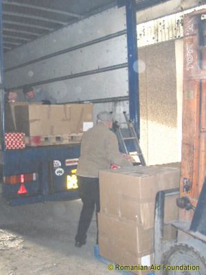 Loading Christmas Boxes in south Wales
Keywords: Nov12;Load12-09;S.Wales