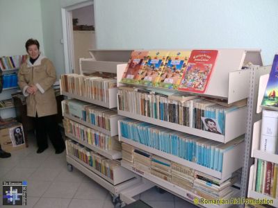 New Shelves
Dorohoi School #1 - new shelves for the school library. 
Keywords: Jan13;School-Dorohoi#1