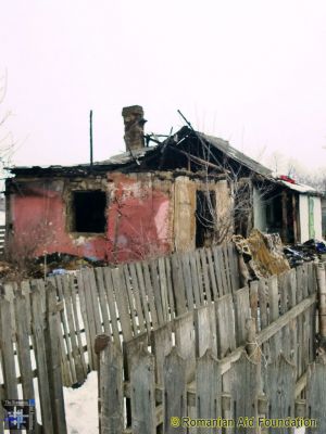 Coropca House
In February 2013 the house burnt down after an accident with the stove. The children were inside at the time and were rescued by neighbours.
Keywords: Feb13;Fam-Broscauti;Pub1302f