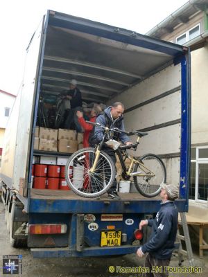Unloading at Dealu Mare
Keywords: Mar13;Load13-02
