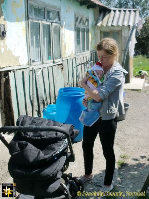 Maria Marcu with donated pushchair
Keywords: Aug13;Fam-Horlaceni;Fam-Horlaceni