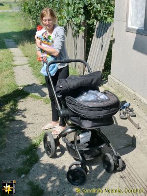 Maria Marcu with donated pushchair
Keywords: Aug13;Fam-Horlaceni;Fam-Horlaceni