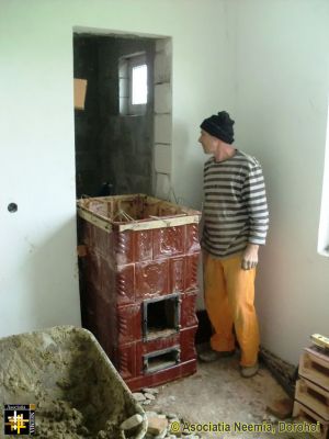 Balan House
Installing the wood stove
Keywords: Sep13;Fam-Dorohoi;Fam-Dorohoi