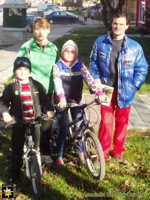 Mihai Gradinariu and Family
Keywords: Nov13;Bicycles;Fam-Dorohoi;