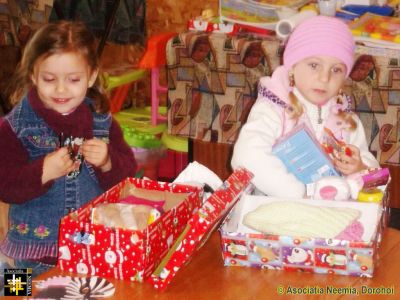 Christmas Box Distribution
Keywords: Dec13;Jbox13
